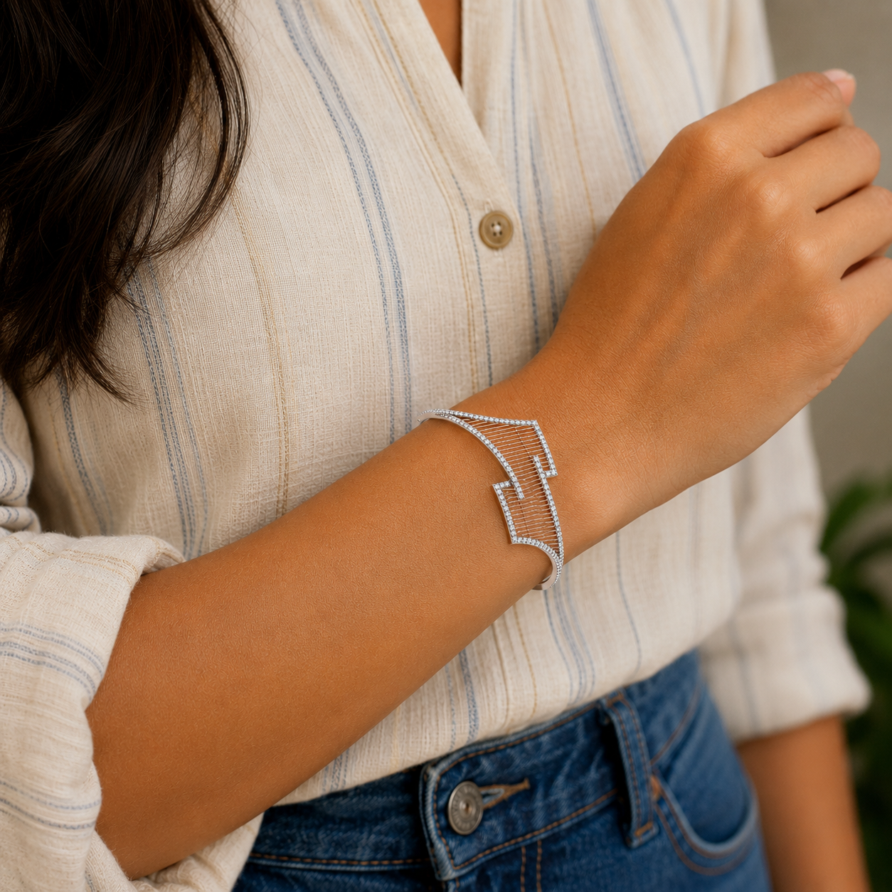 Glamour Fusion Geometric Bracelet - Image 4